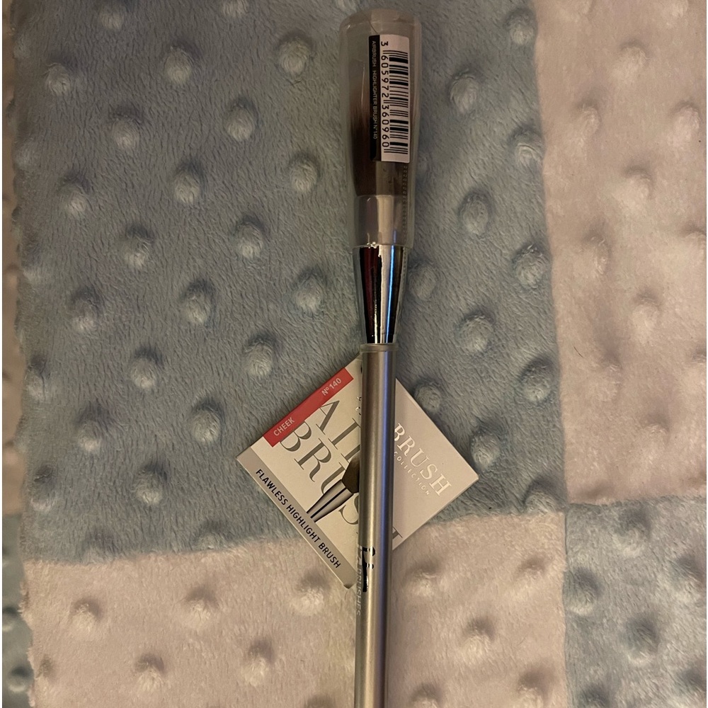 BRAN NEW IT Brush #140